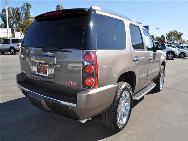 GMC Yukon 2012 photo 4