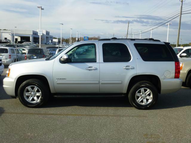 GMC Yukon 2012 photo 1