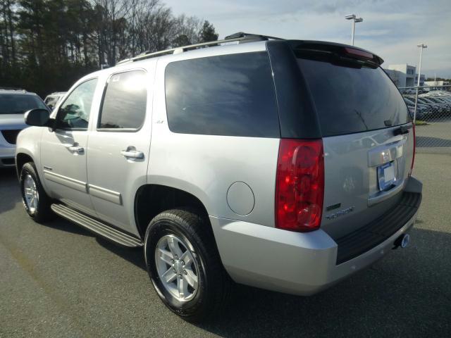 GMC Yukon 2012 photo 2