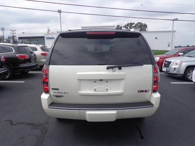 GMC Yukon 2012 photo 4