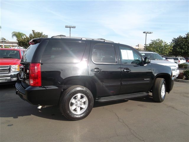 GMC Yukon 2012 photo 3