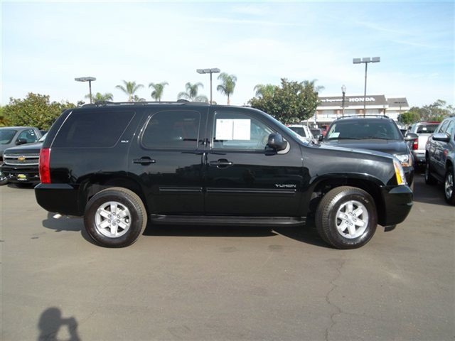 GMC Yukon 2012 photo 2