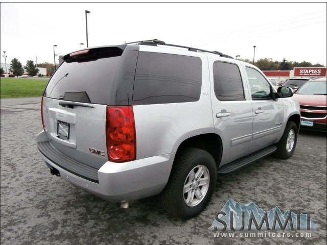 GMC Yukon 2012 photo 2