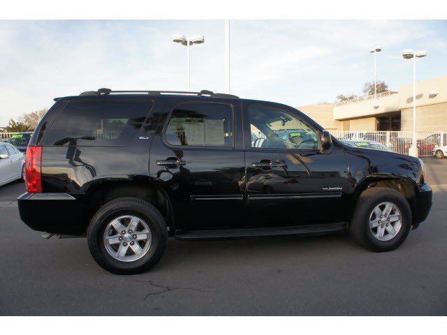 GMC Yukon 2012 photo 2