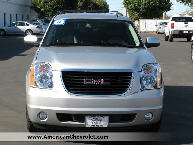 GMC Yukon 2012 photo 1