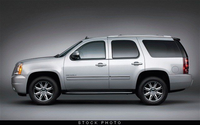 GMC Yukon 2012 photo 2