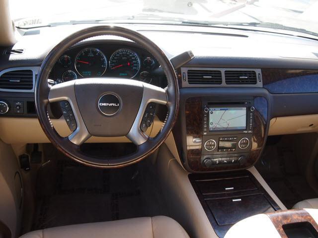 GMC Yukon 2012 photo 10