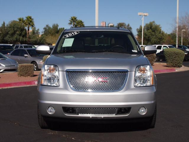 GMC Yukon 2012 photo 14