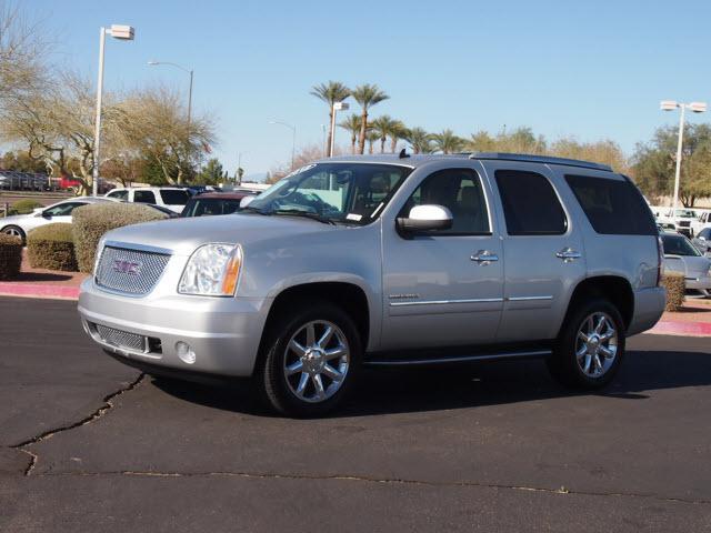 GMC Yukon 2012 photo 16