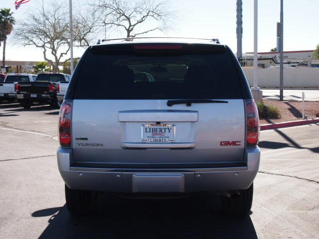 GMC Yukon 2012 photo 17