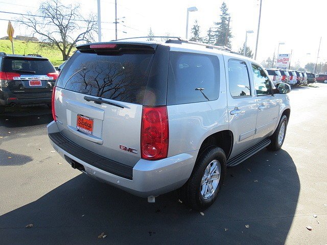 GMC Yukon 2012 photo 1