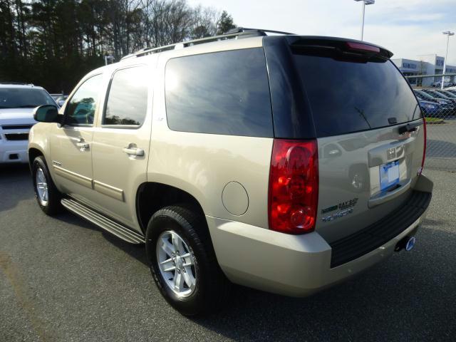 GMC Yukon 2012 photo 2