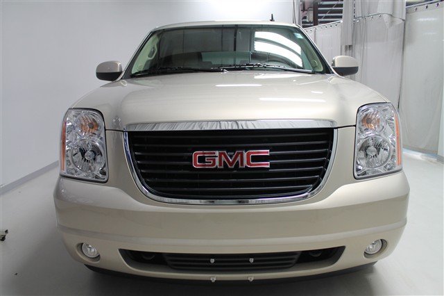 GMC Yukon 2012 photo 1