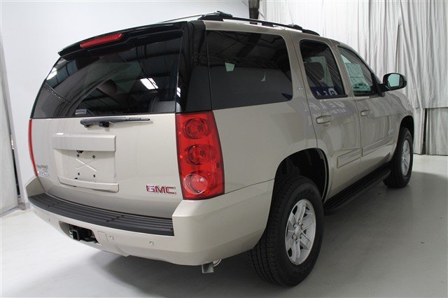 GMC Yukon 2012 photo 3