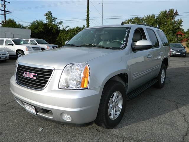 GMC Yukon 2012 photo 2