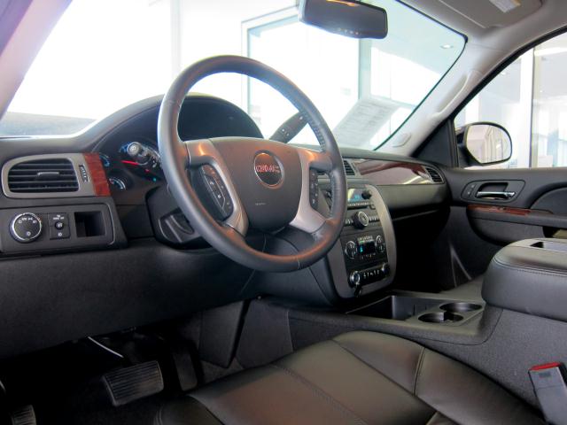 GMC Yukon 2012 photo 3