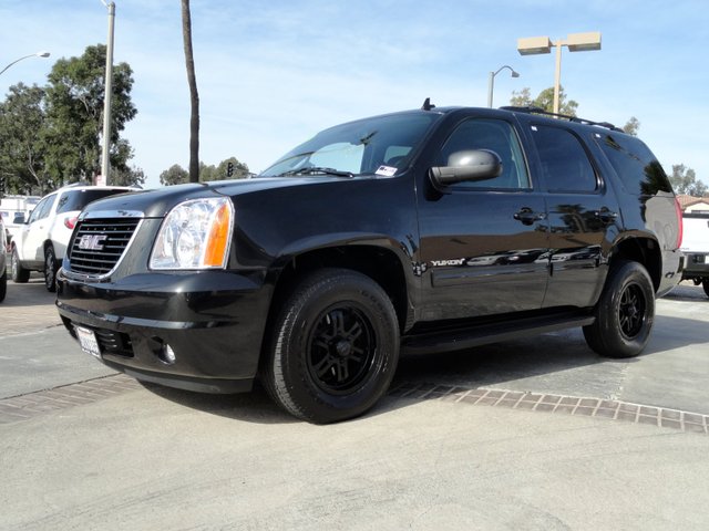 GMC Yukon 2012 photo 1