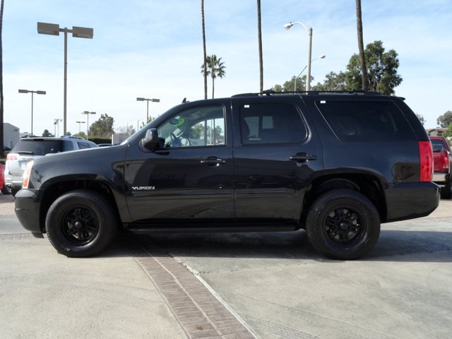 GMC Yukon 2012 photo 2