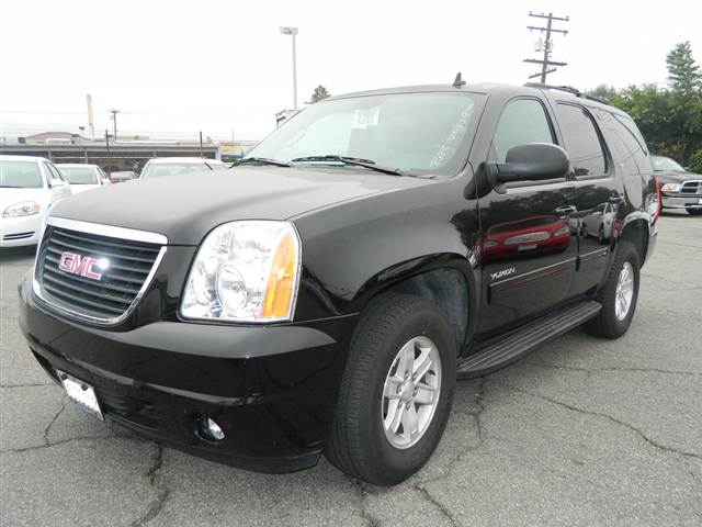 GMC Yukon 2012 photo 2