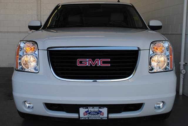 GMC Yukon 2012 photo 4