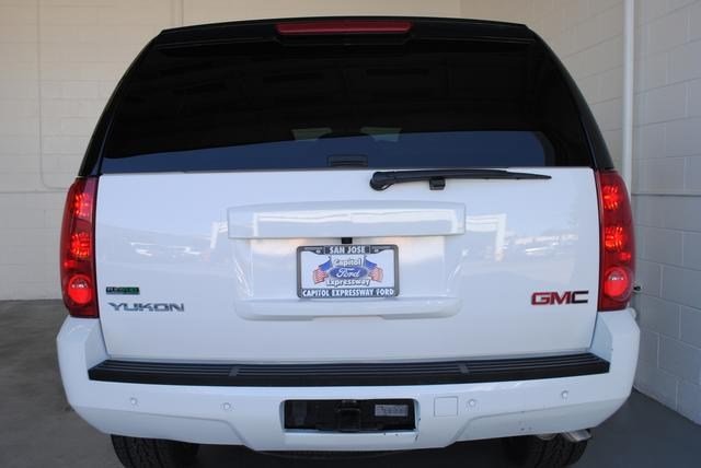 GMC Yukon 2012 photo 3