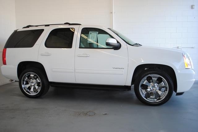 GMC Yukon 2012 photo 1