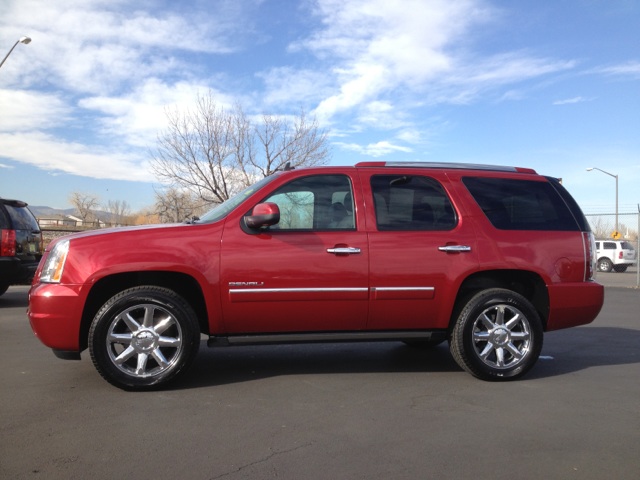 GMC Yukon 2012 photo 1