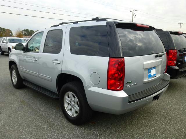 GMC Yukon 2012 photo 2