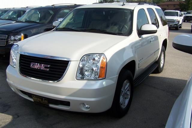 GMC Yukon 2012 photo 2