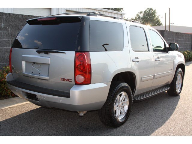 GMC Yukon 2012 photo 1