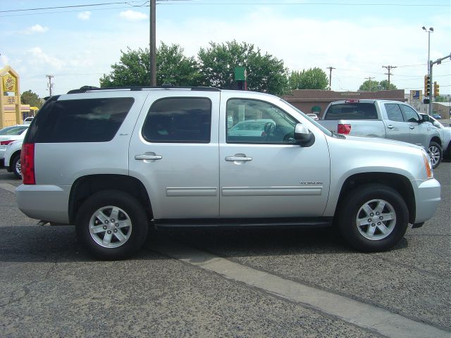 GMC Yukon 2012 photo 2