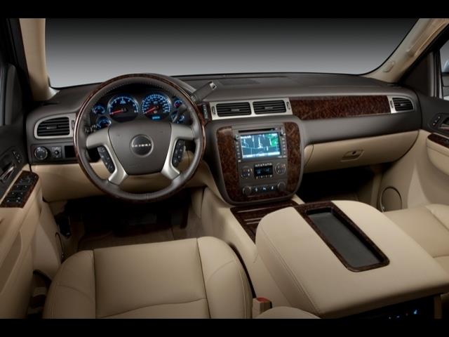 GMC Yukon 2013 photo 2