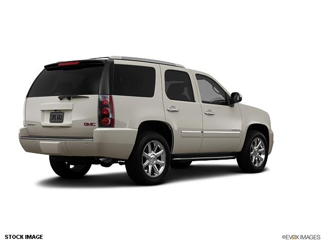 GMC Yukon 2013 photo 2