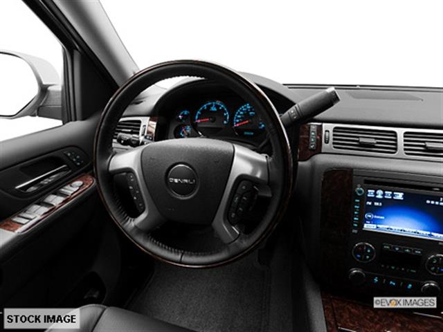 GMC Yukon 2013 photo 2