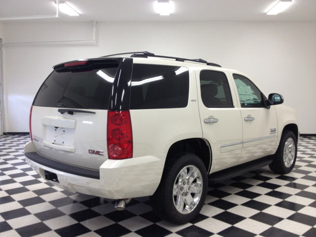 GMC Yukon 2013 photo 2