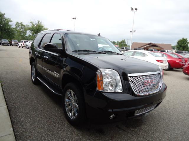 GMC Yukon 2013 photo 2