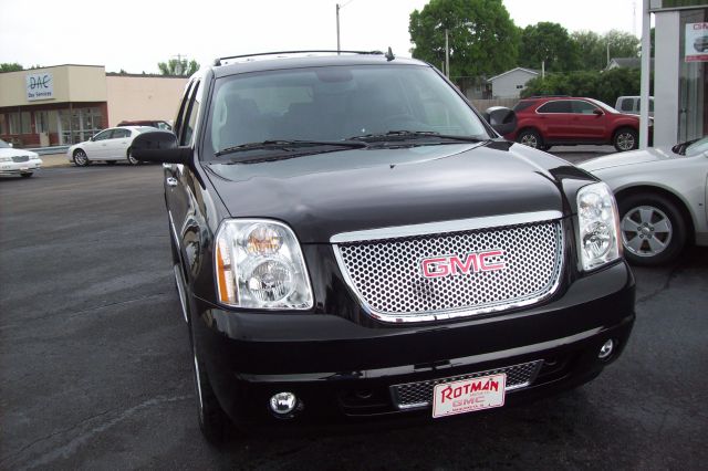 GMC Yukon 2013 photo 1