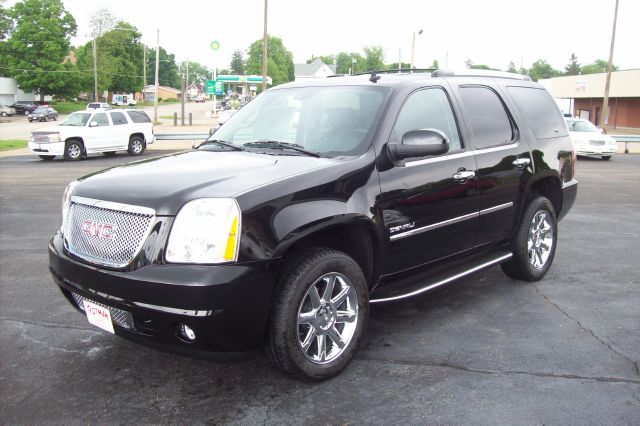 GMC Yukon 2013 photo 3