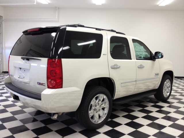 GMC Yukon 2013 photo 1