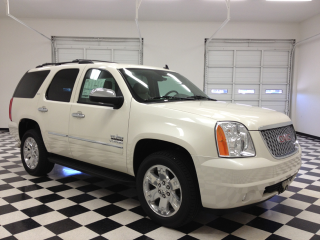 GMC Yukon 2013 photo 2