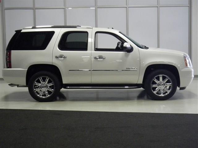 GMC Yukon 2013 photo 2