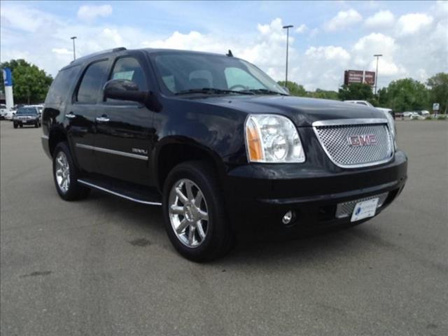 GMC Yukon 2013 photo 2