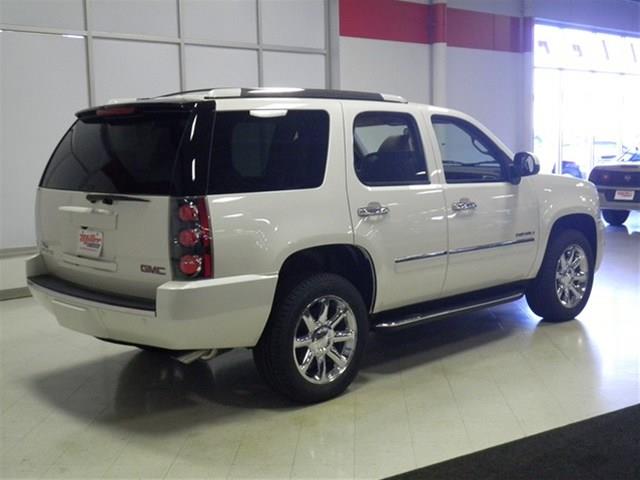 GMC Yukon 2013 photo 1