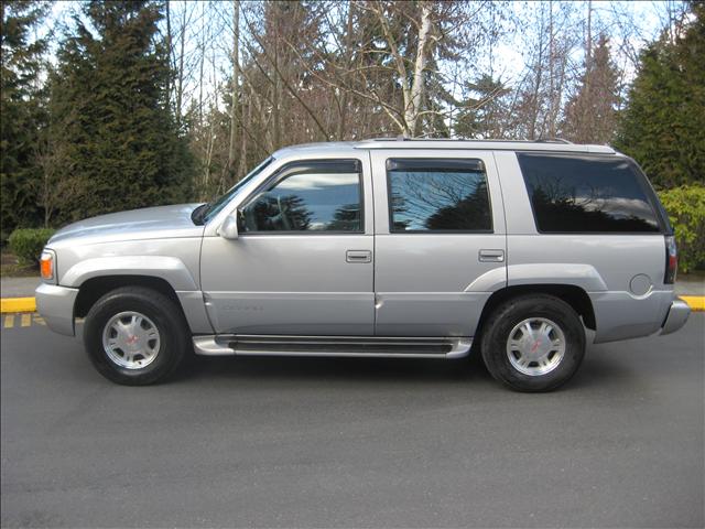 GMC Yukon Denali 1999 photo 2