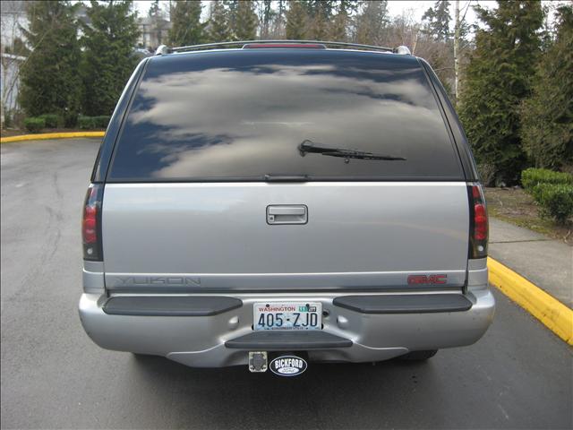 GMC Yukon Denali 1999 photo 3