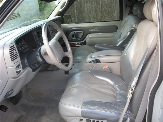 GMC Yukon Denali 1999 photo 4