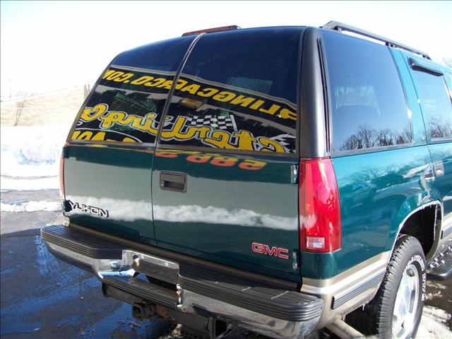 GMC Yukon Denali 1999 photo 2