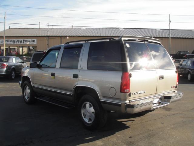 GMC Yukon Denali 4x4 Crew Cab LE Sport Utility