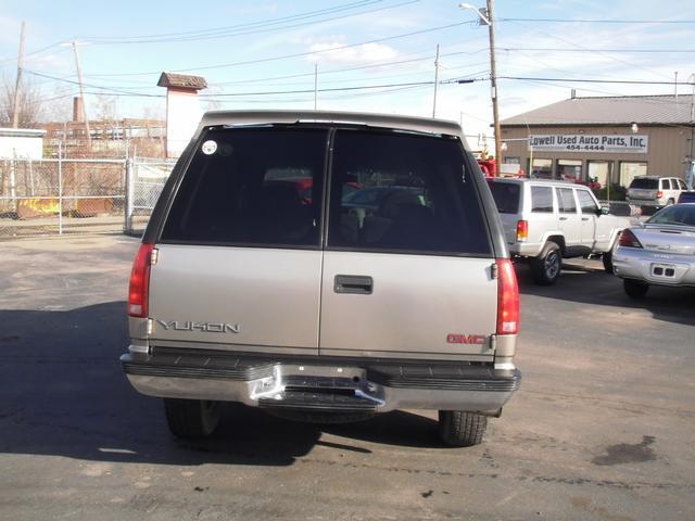 GMC Yukon Denali 1999 photo 1