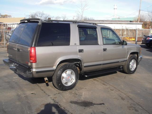 GMC Yukon Denali 1999 photo 2